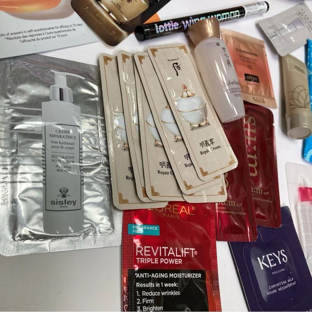 Ipsy cosmetic bag with samples